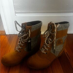 Sorel Tan and Gray Ankle Boots